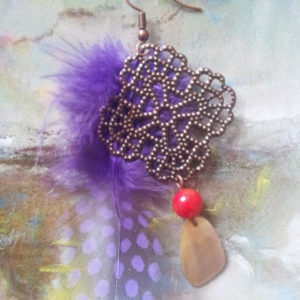 boucles oreilles fantaisie fait main plume violette SOLEIL LEVANT vaciouk bijoux